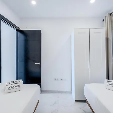 Obsidian Ocean Blue דירה